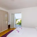 Apartment & Mazdin *