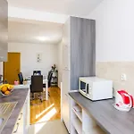 Apartment & Mazdin Banici