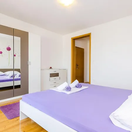 Apartment & Mazdin *