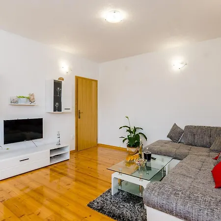 & Mazdin Apartment *