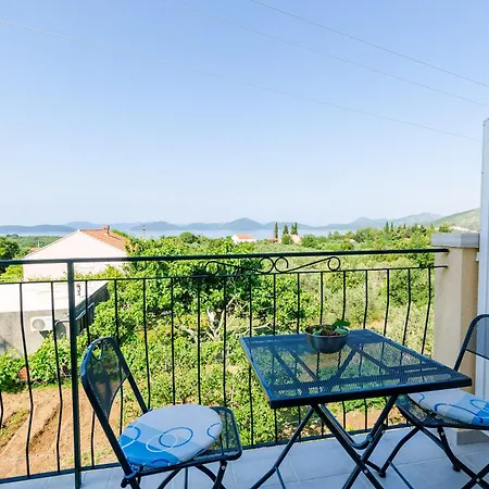 Appartement & Mazdin