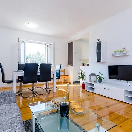 Appartement & Mazdin *