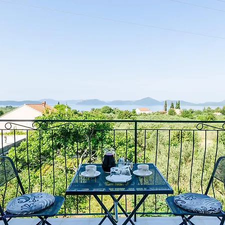 Appartement & Mazdin *